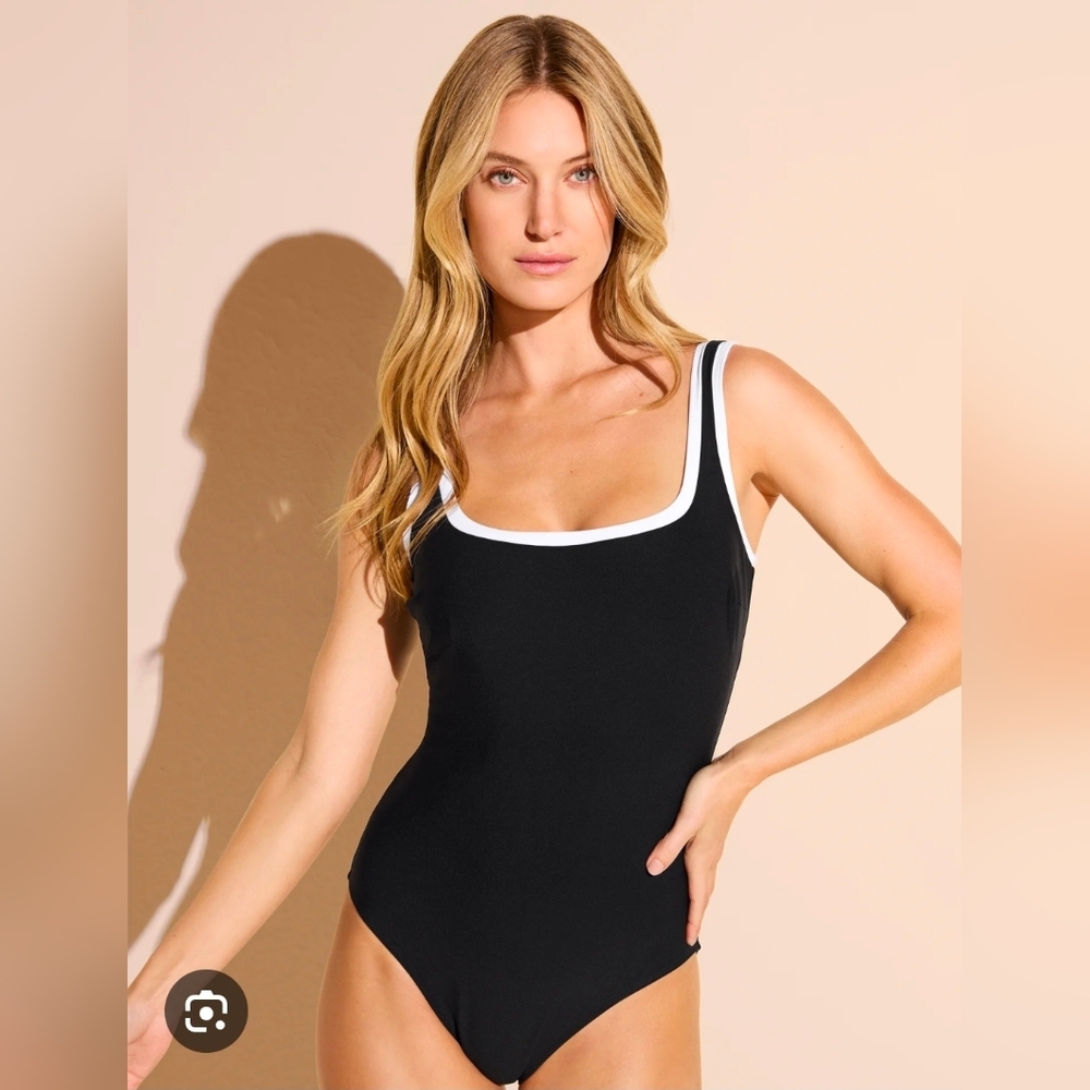 Gilli Black Ribbed Stretch Bodysuit Sleeveless Square Neck Classic Fitted NWOT